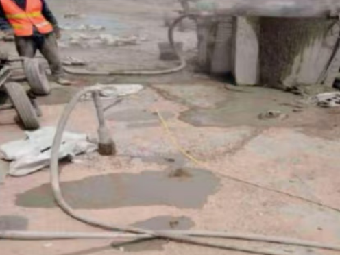 丹江口水泥混凝土路面板底注浆技术 路面脱空注浆整治方案