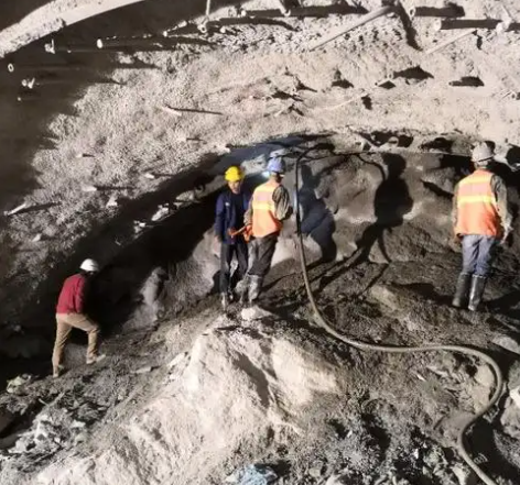 丹江口隧道拱顶带模注浆料，微膨胀注浆料的特点及施工工艺